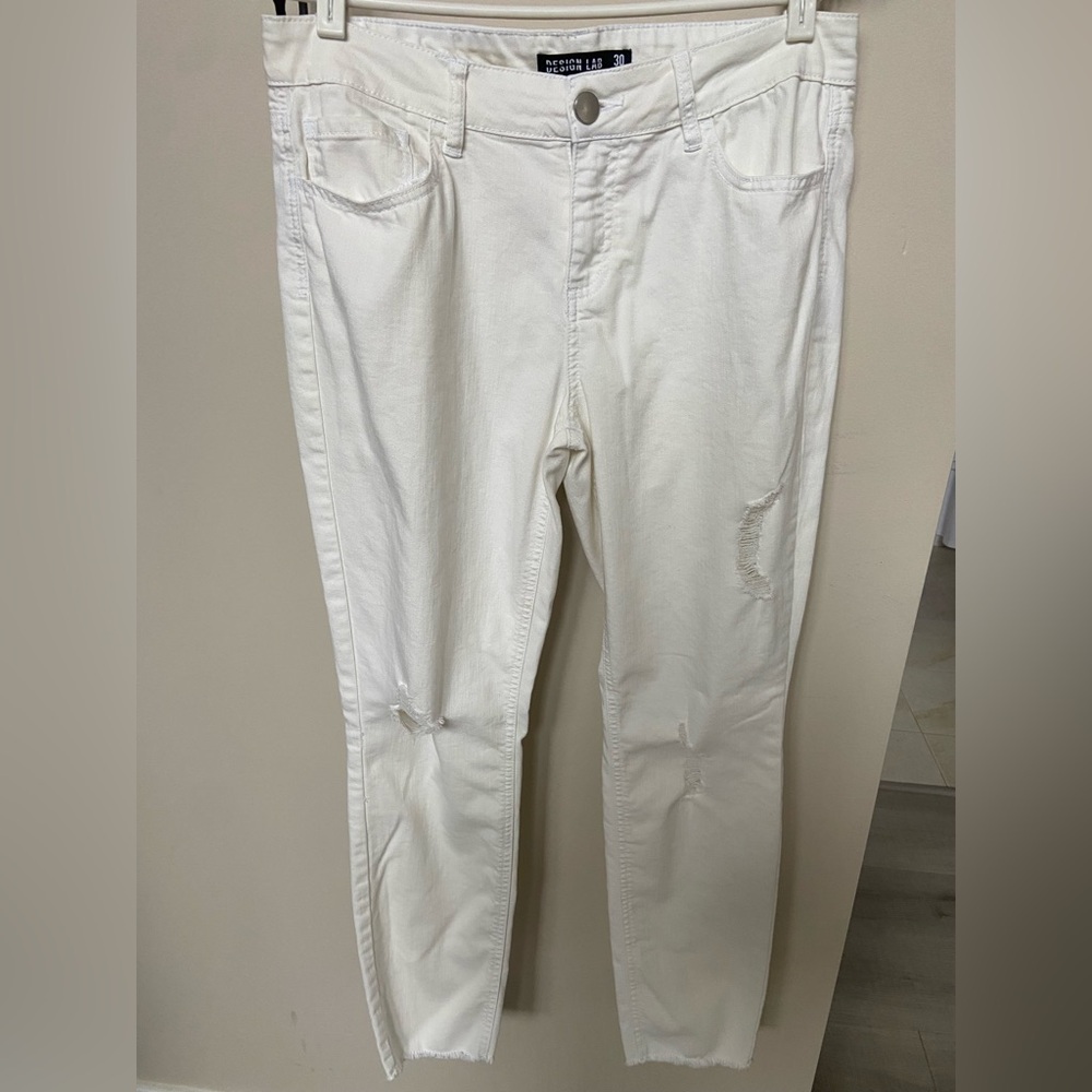 Design Lab size 30 Women's Off  White Distressed denim fringe bottom.